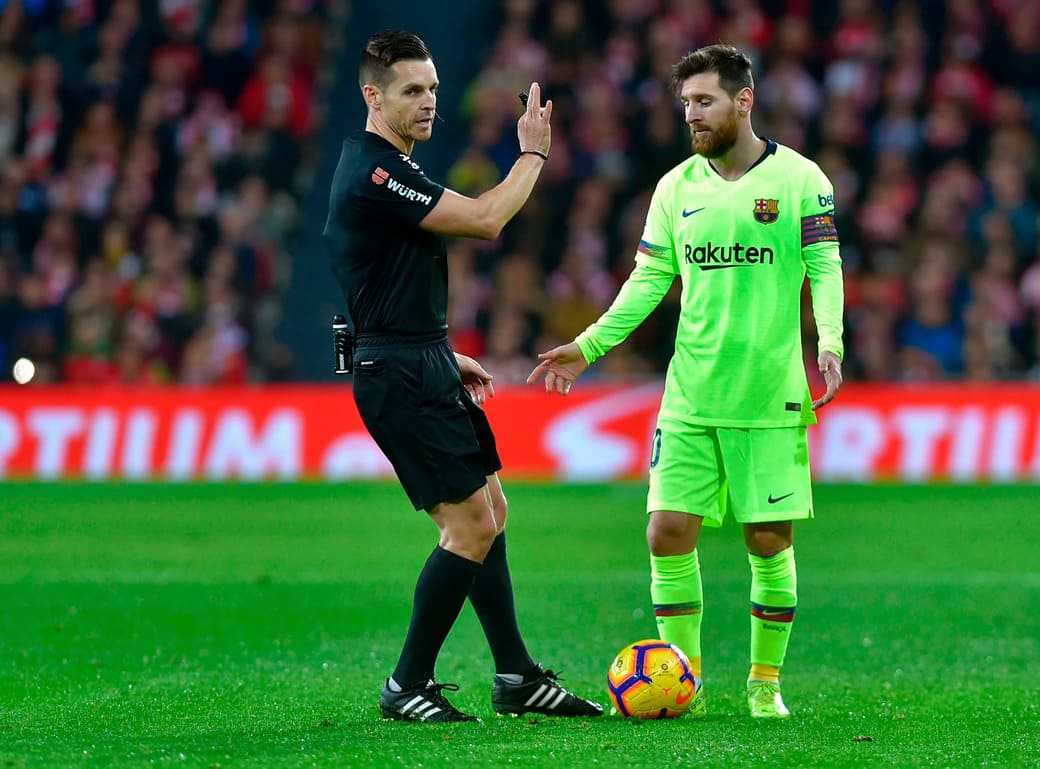 Trọng tài Carlos del Cerro Grande điều khiển trận Messi gặp Barca