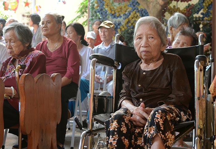 Người cao tuổi cô đơn - Hiểu rõ hơn về cuộc sống bất hạnh