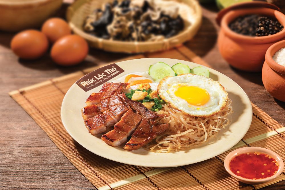 Phúc Lộc Thọ là một trong những quán cơm tấm nổi tiếng ở quận Phú Nhuận.