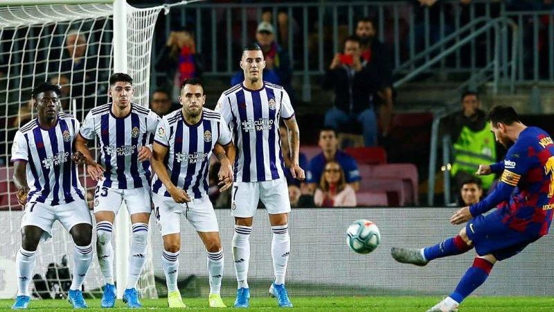 Đá phạt là gì? 3 chiến thuật đá phạt hiệu quả -