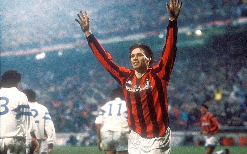 Marco van Basten là một trong những tiền đạo tài hoa bậc nhất lịch sử AC Milan
